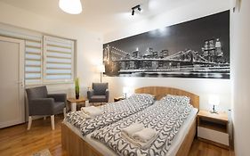 V & V Studio Apartments 2